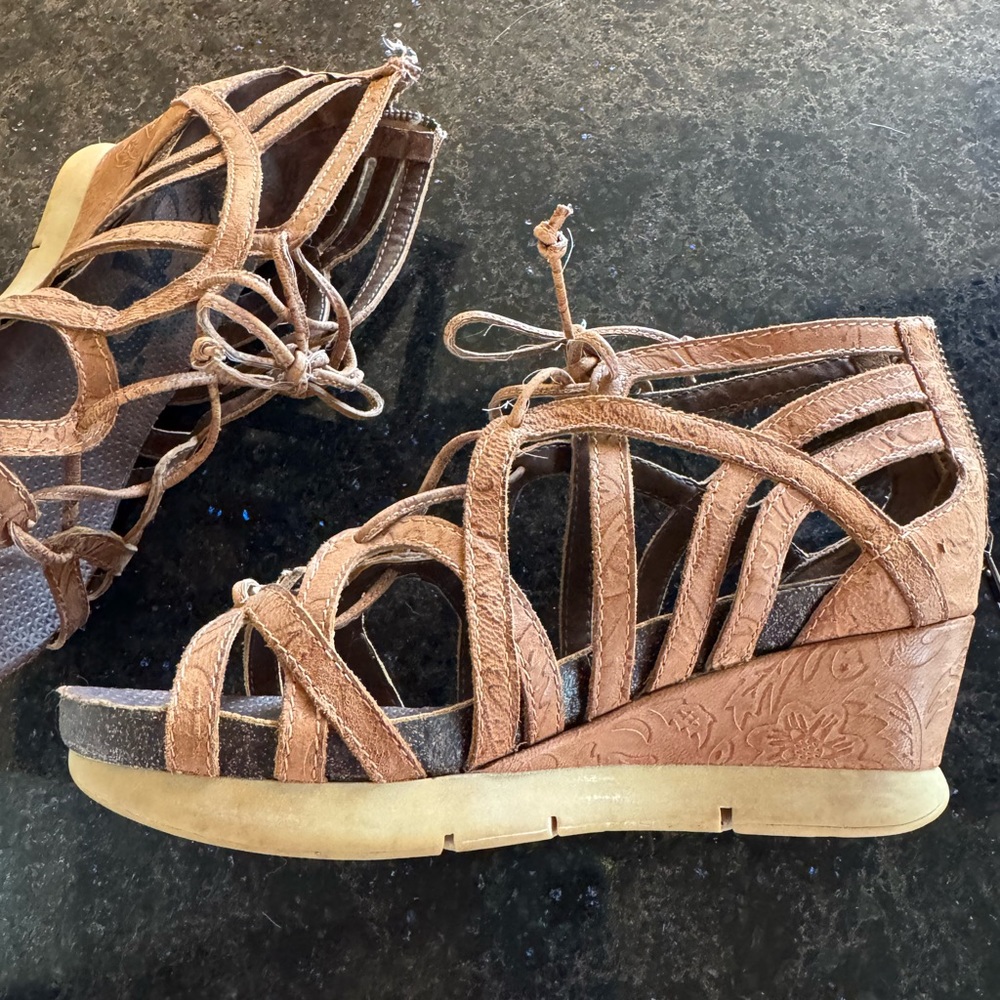Tan Lace-up Wedge Sandal - size 8